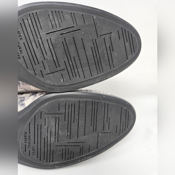 Munro Womens Cate Ankle Chelsea Boots Sz 8.5M Snake Embossed Leather Black-Gray - Picture 8 of 11